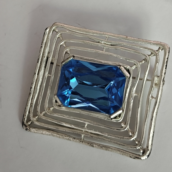 Modernist Silver Geometric Brooch With Topaz Blue Glass - Picture 14 of 14